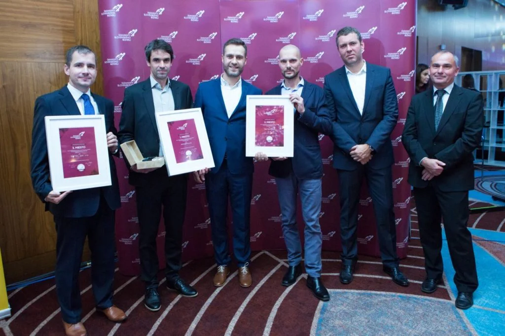 Innovatrics spolocna fotografia vitazov Forbes